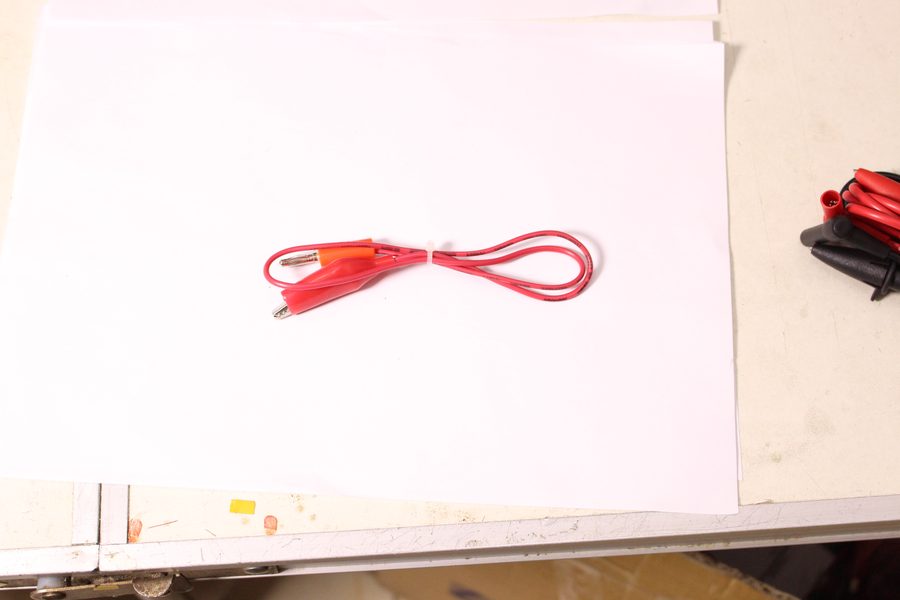 Red alligator clip lead for leakage detection