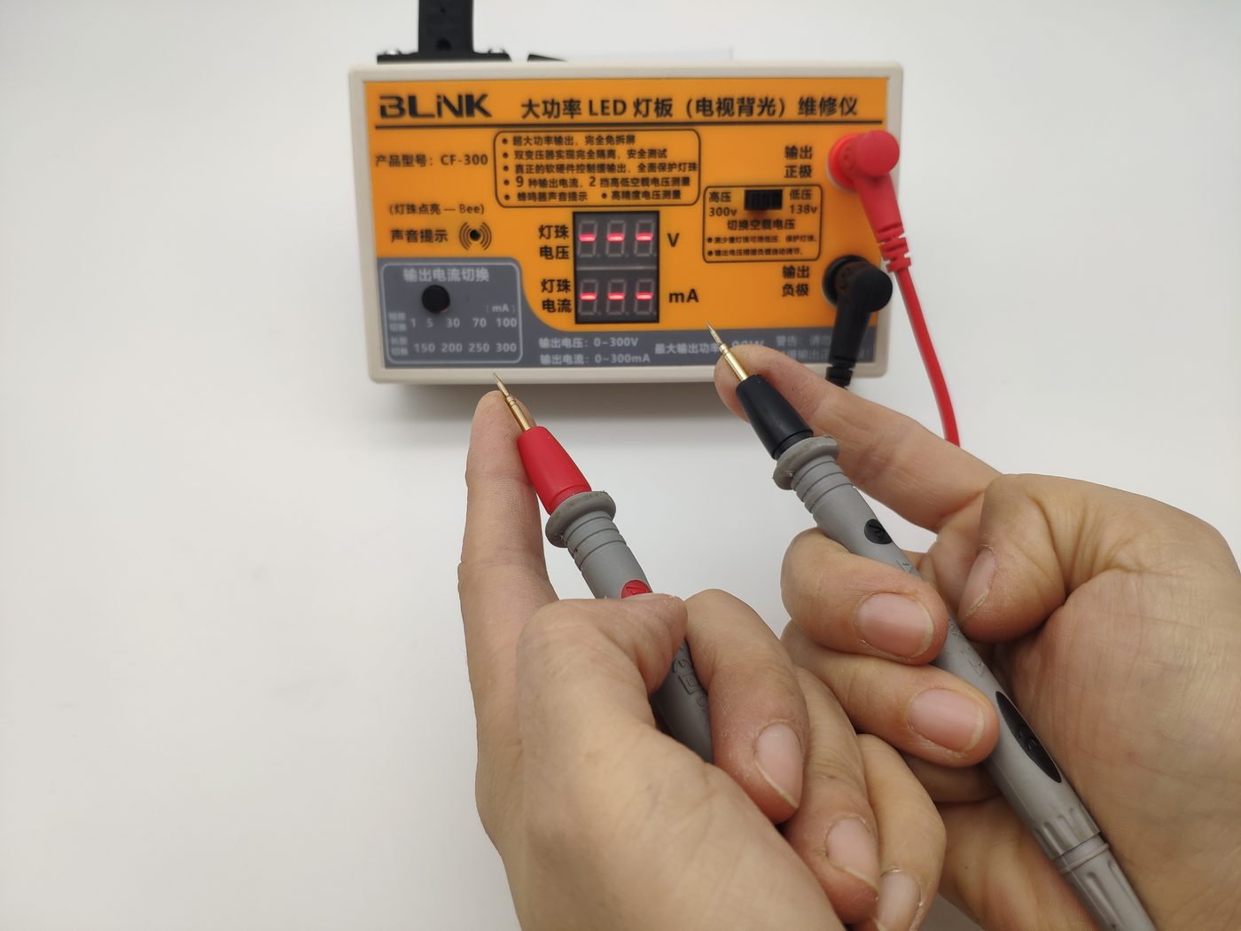 CF300 in standby: safe to touch probe tips with bare hands