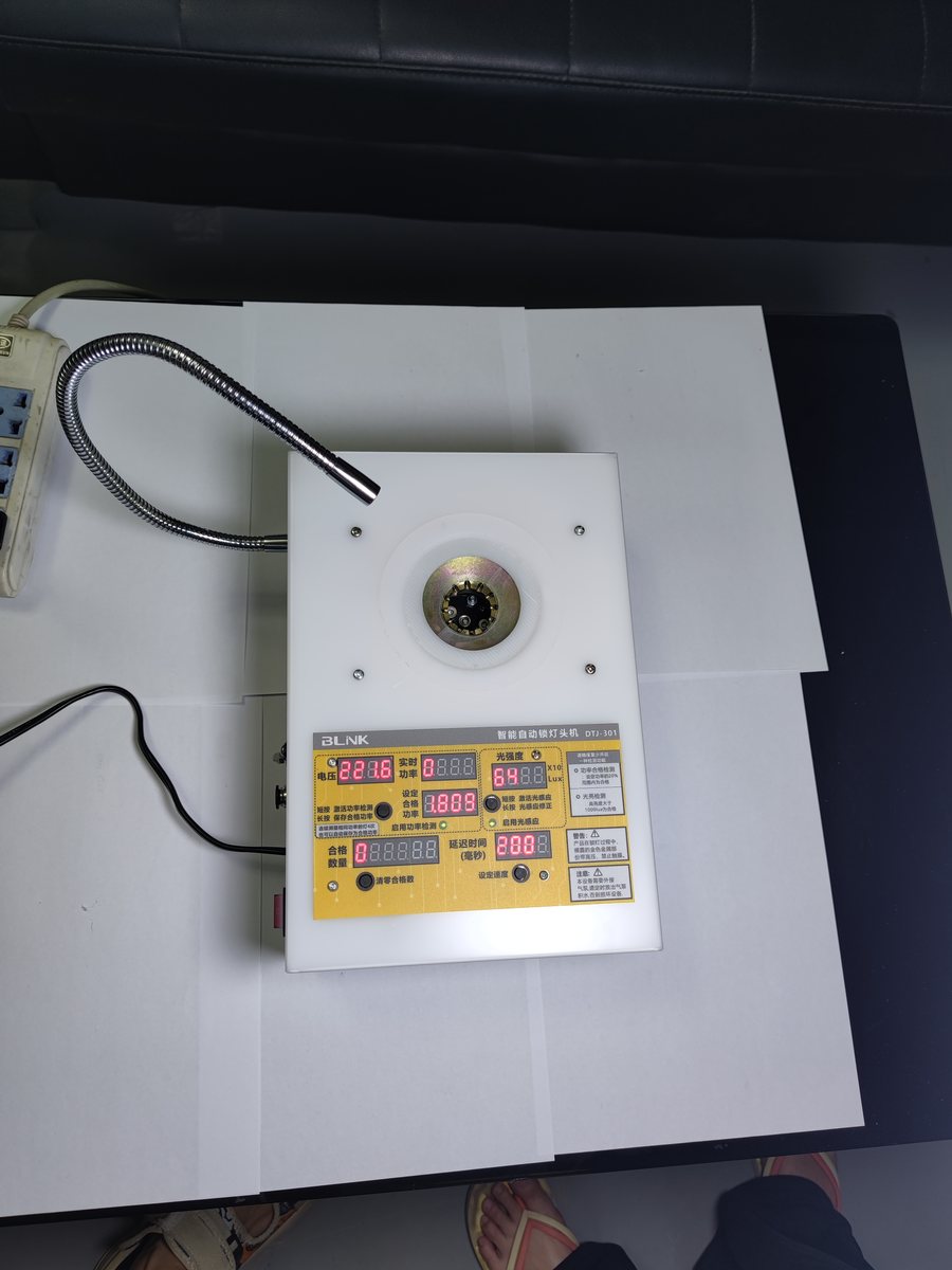 DTJ301 panel and lamp socket when powered